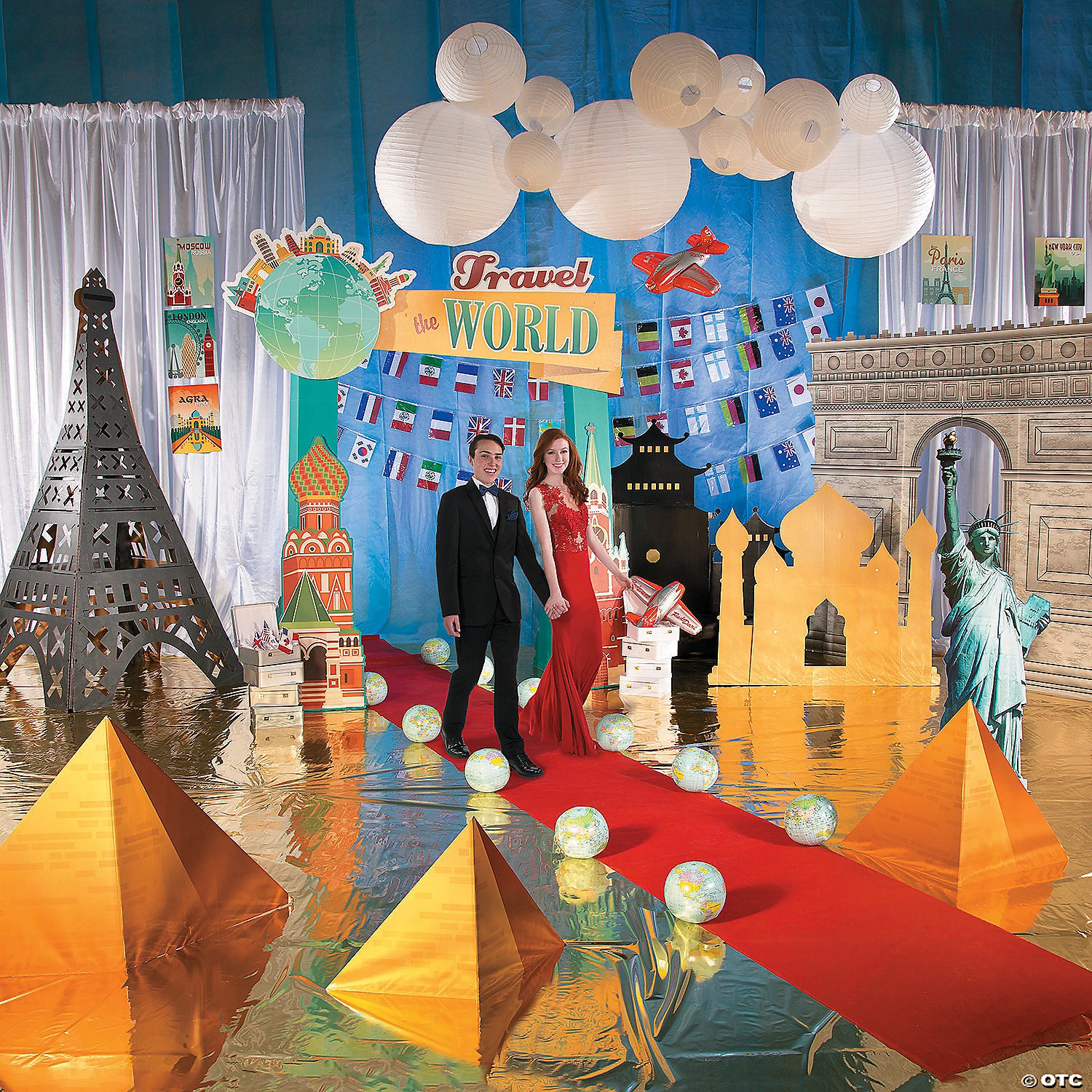 Statue of Liberty Cardboard Stand-Up 4 Statue of Liberty Cardboard Stand-Up - Image 2